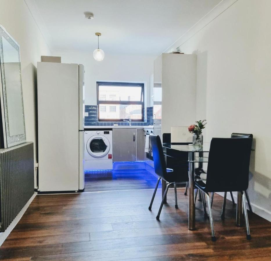 Beautiful Modern Apartment On Wick Lane London Exterior photo